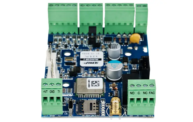 7915_modul_powiadom_i_sterowania_gsm_multigsm_2_sma_gora.jpg