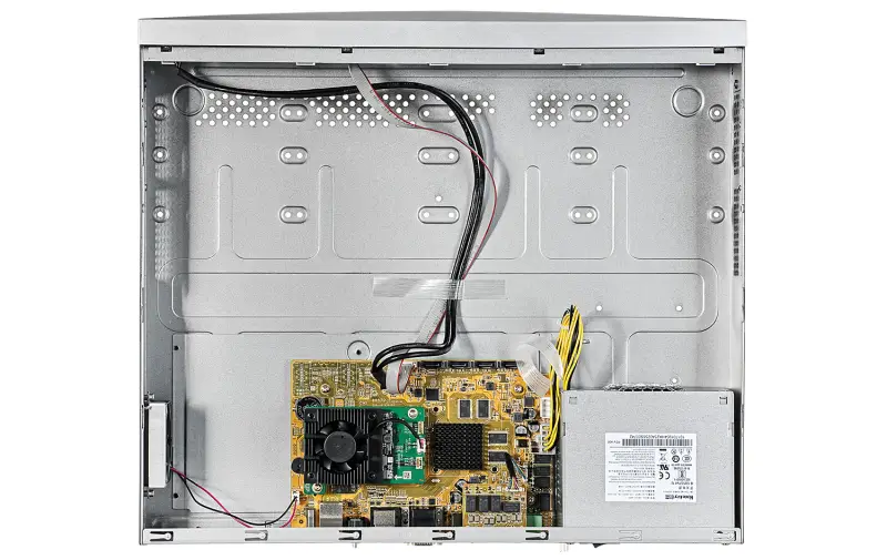 15167_rejestrator_nvr_16ch_ds_7716nxi_i4vpro_32mp_4hdd_srodek.jpg