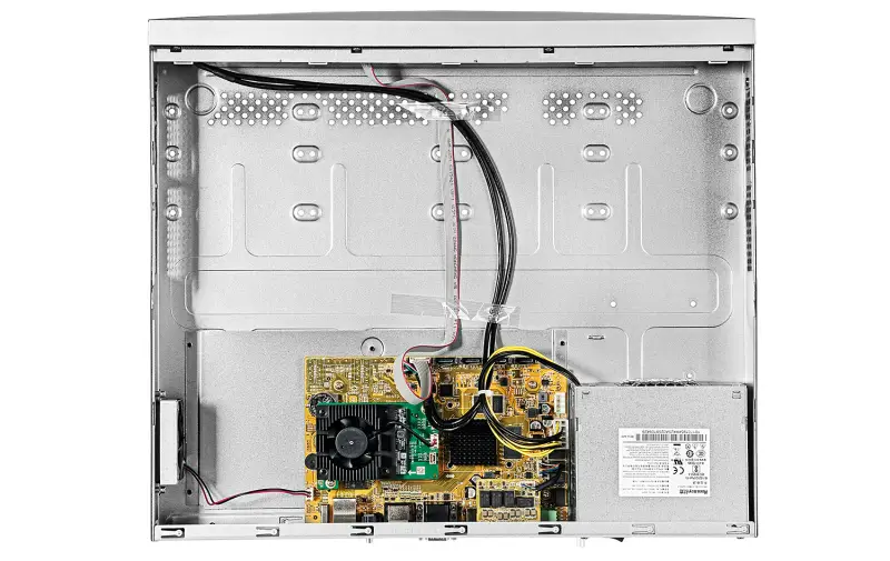 15168_rejestrator_nvr_32ch_ds_7732nxi_i4vpro_32mp_4hdd_srodek.jpg
