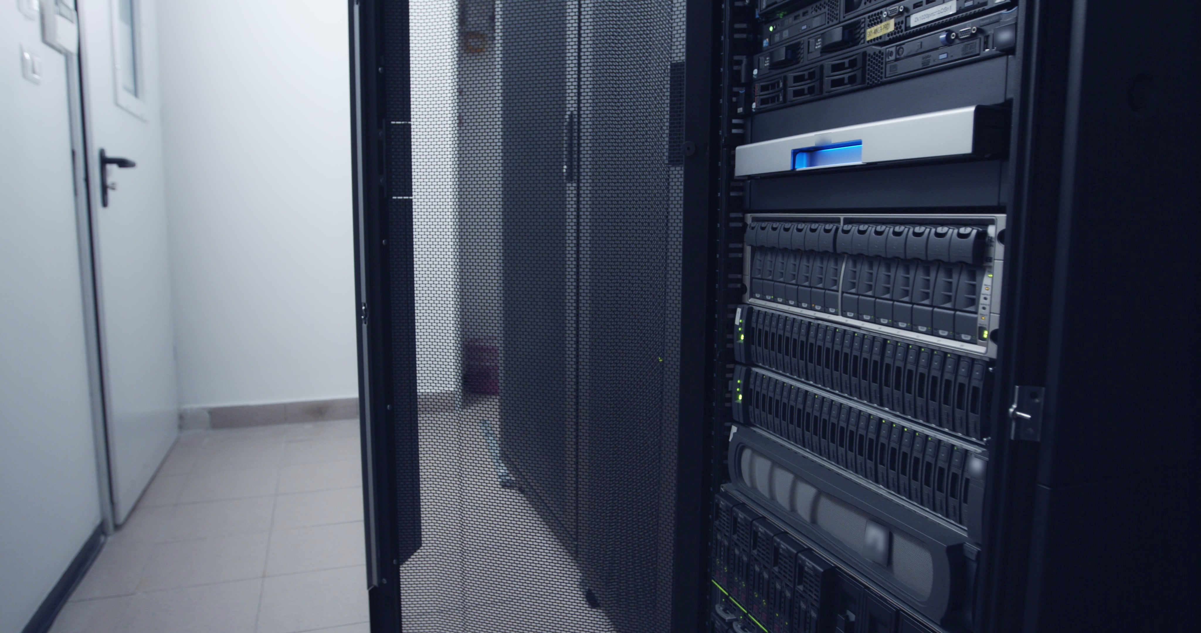 Server Rack & Network Closet Temperature — Limits and Monitoring