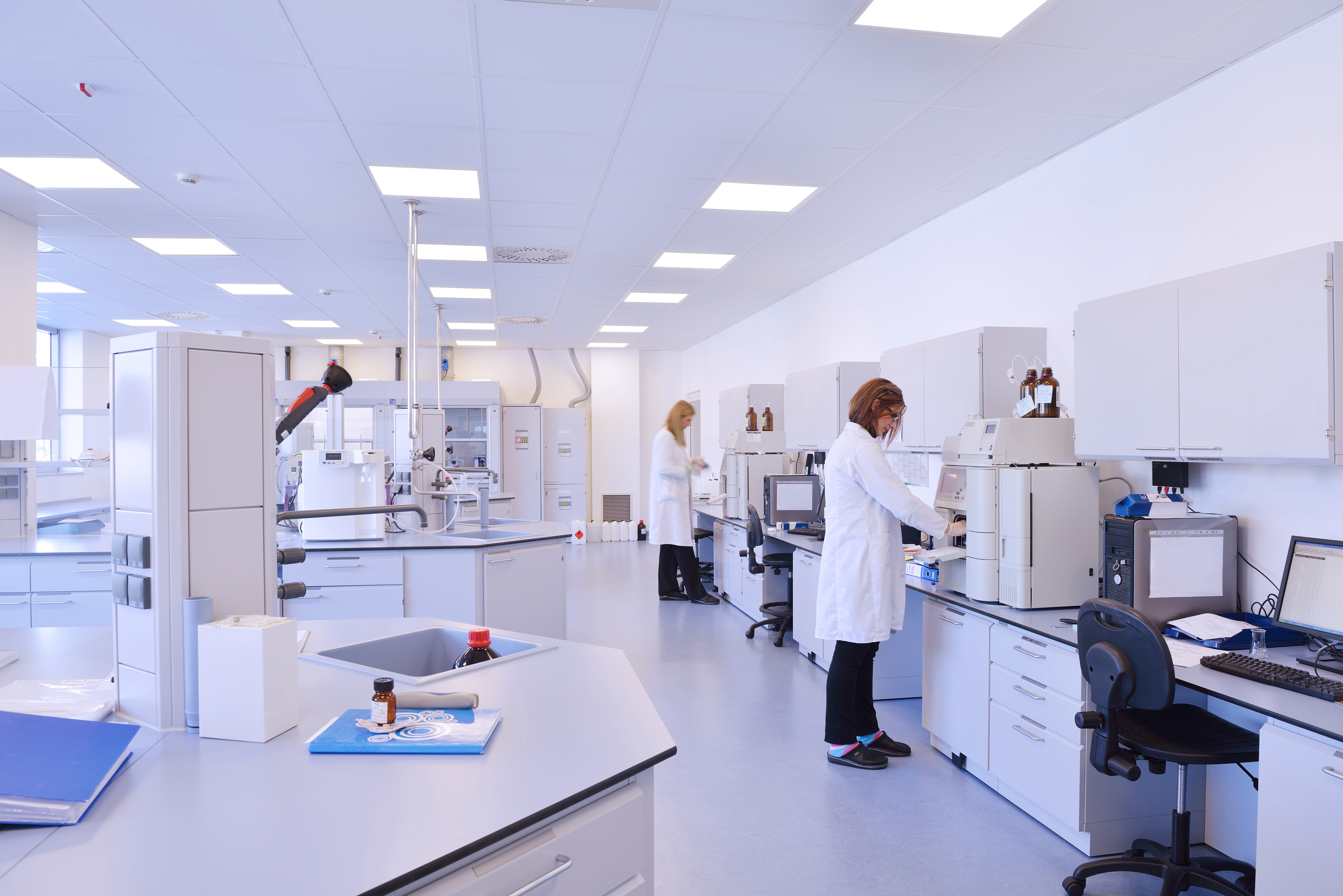 Laboratory Fridge and Freezer Temperature Monitoring — Probes, Alarms, Records